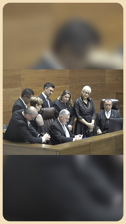 Diputados miran conteo en el plenario.