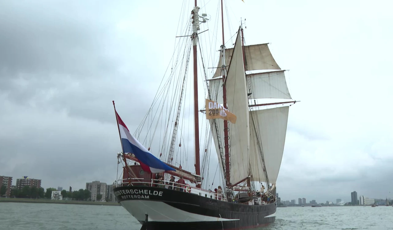 barco charles darwin