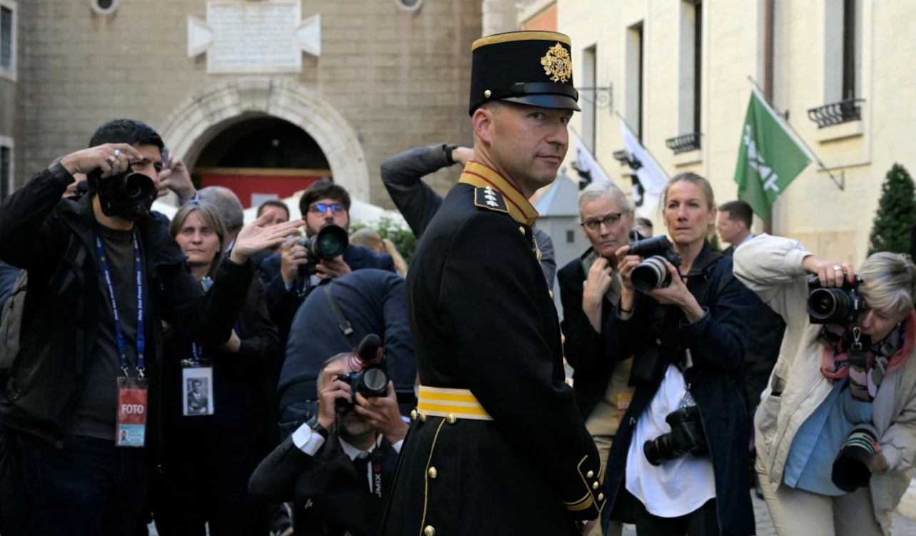Guardia Suiza uniforme