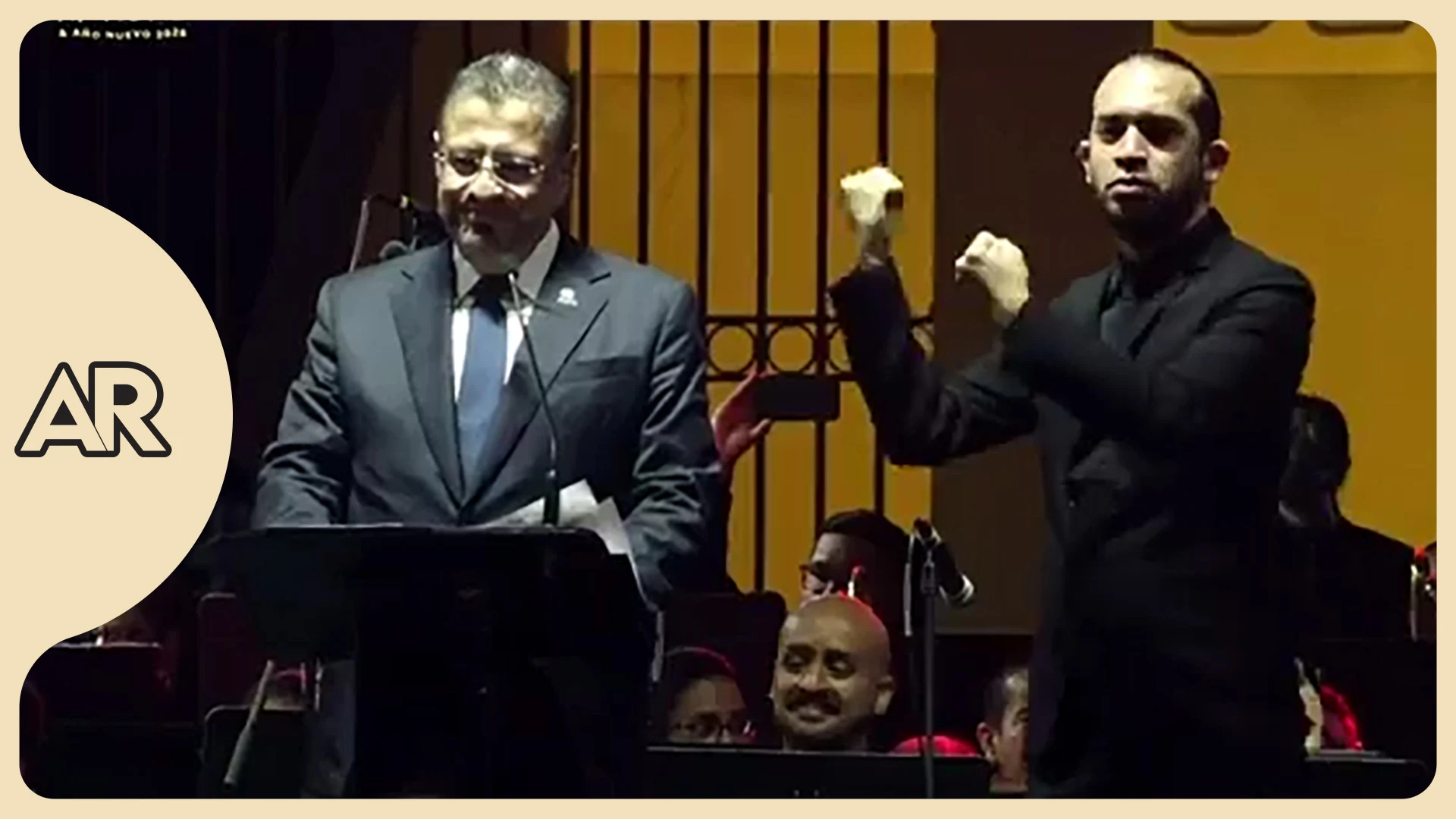 Presidente Chaves califica de “grupito chiquito de malcriados” a quienes lo abuchearon en acto de abolición del ejército