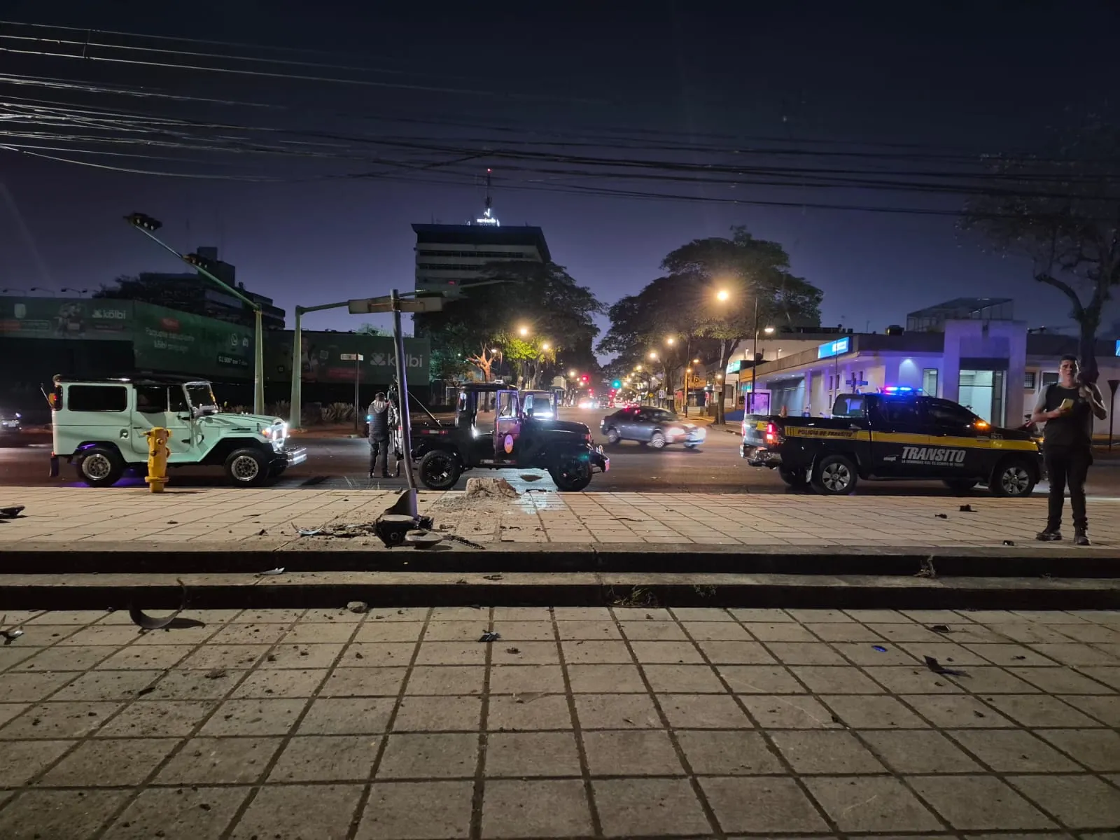 040326_Colisión_Monumento_León_Cortés_interna