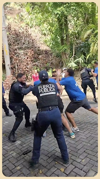 Pelea entre policías y personal de hotel.