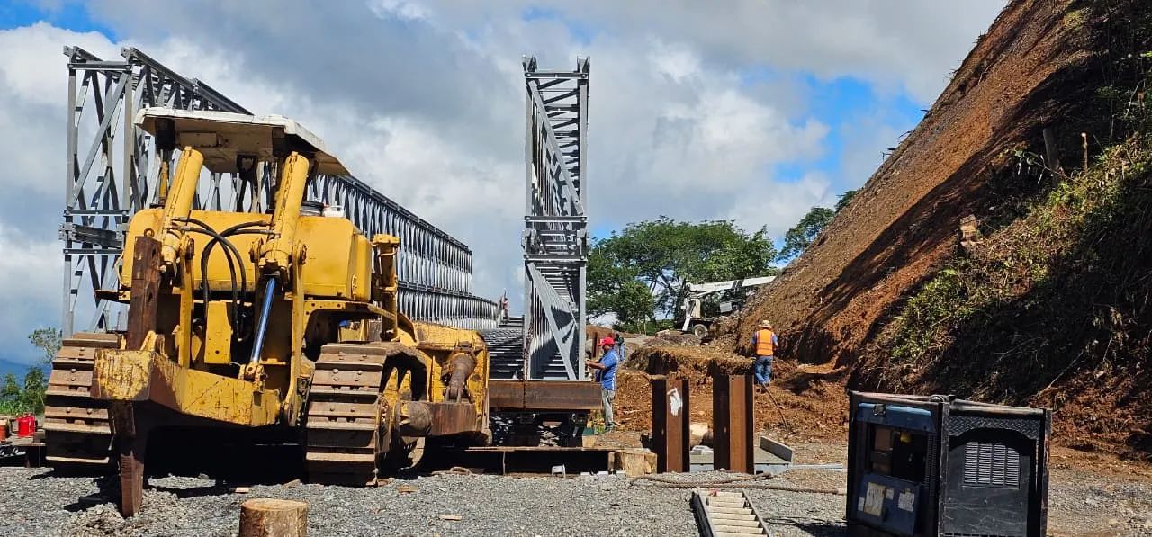 041125_Puente_Bailey_Cambronero_interna