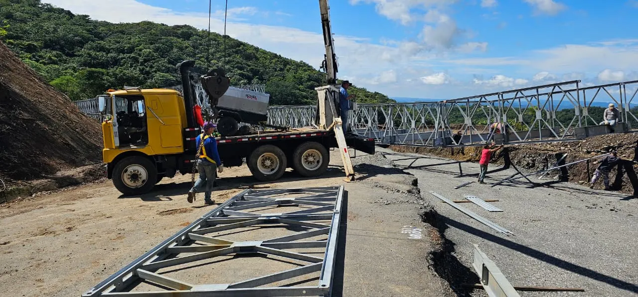 041125_Puente_Bailey_Cambronero_interna