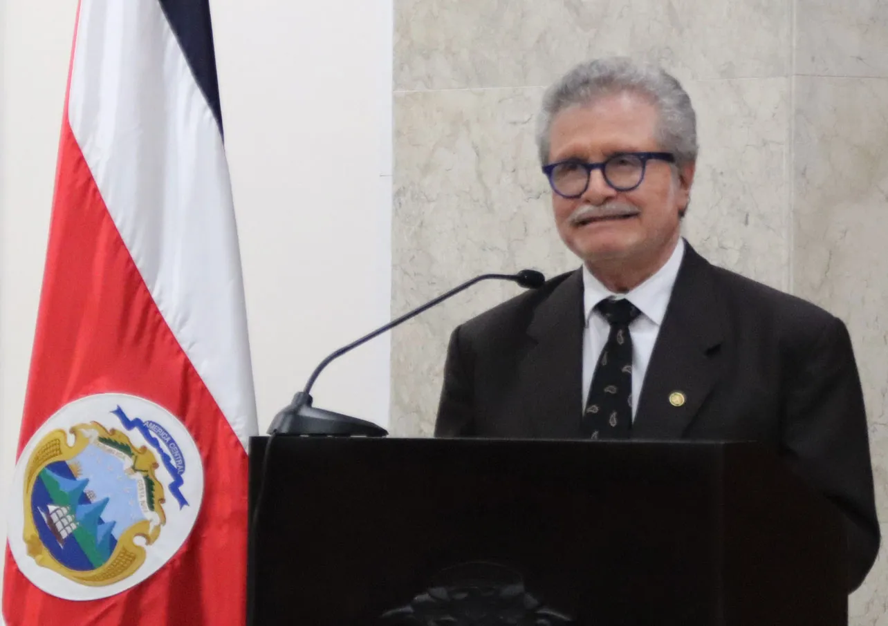 ticos, corona, magistrado, Fernando Cruz, Marta Esquivel, noticias, Costa Rica
