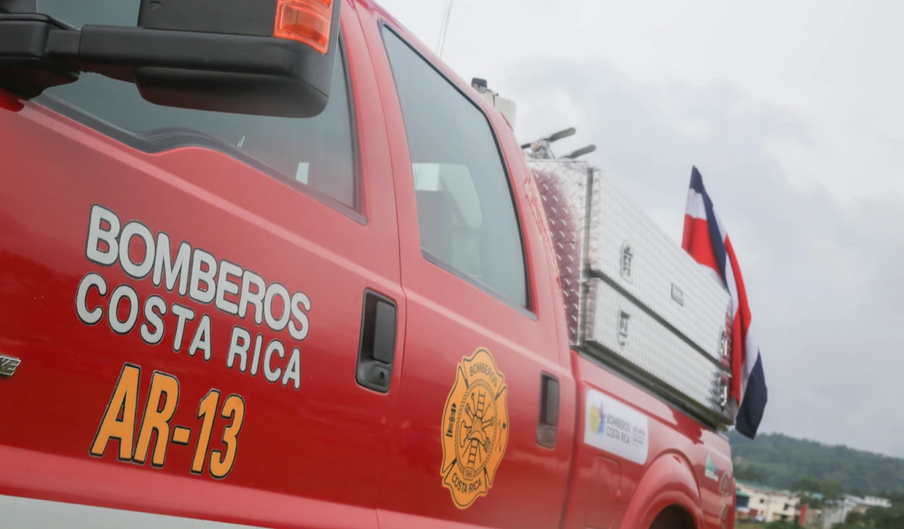 tribunal, restitución, funcionarias, cuerpo bomberos, despidos, convención colectiva, corrupción