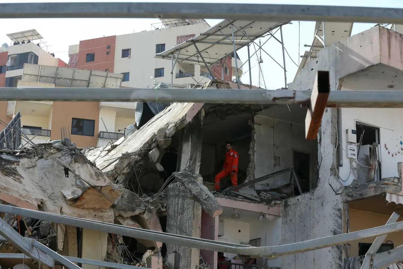 Edificio en Beirut destruido por ataque de Israel.