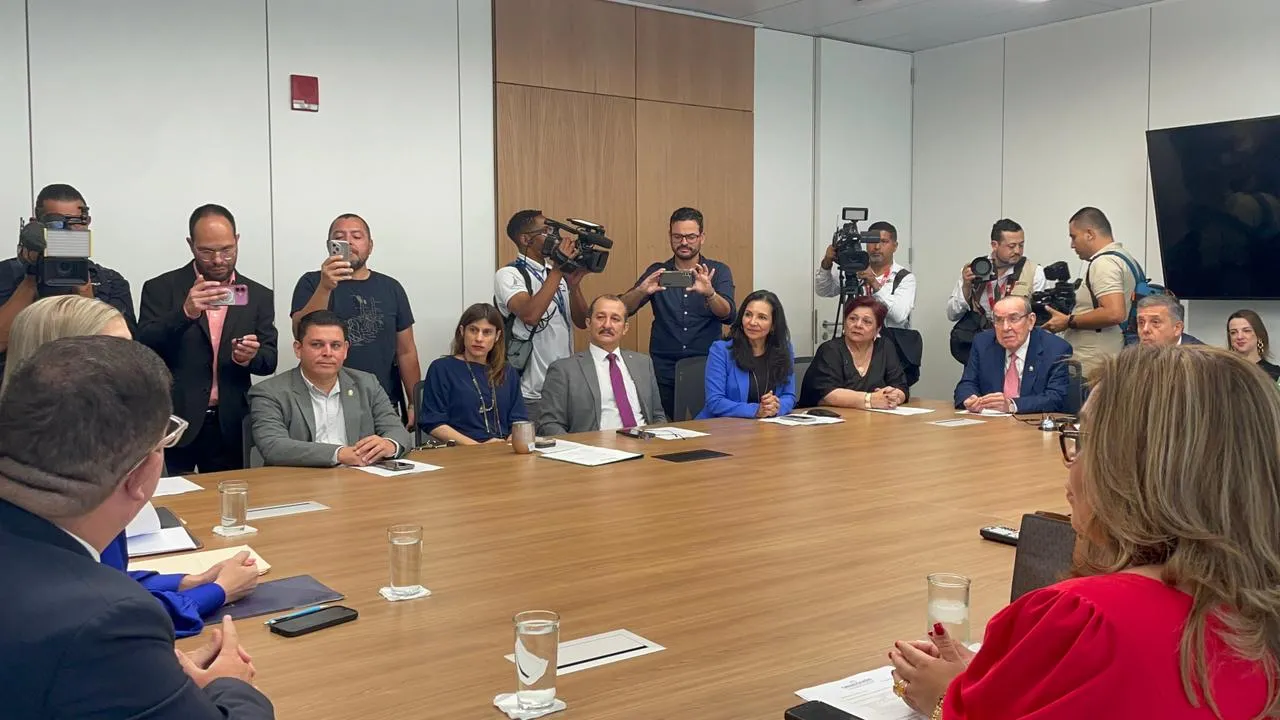 130426_Reunión_Laura_Fernández_PLN_interna