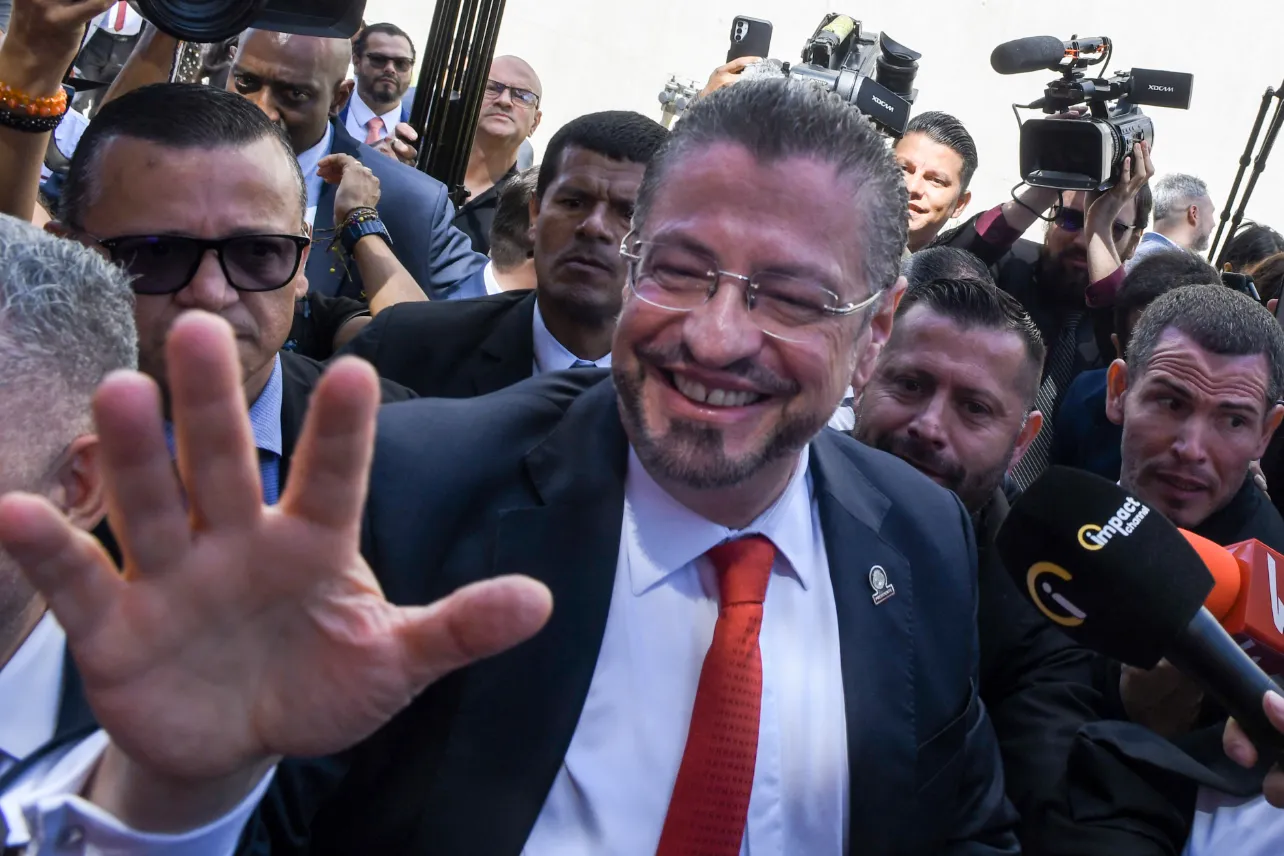 Rodrigo Chaves, Ana Virginia Calzada, pensión, lujo, noticias, Costa Rica