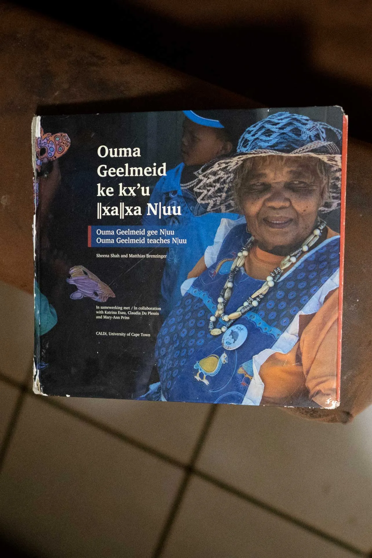 Libro de Katrina Esau sobre n|uu.