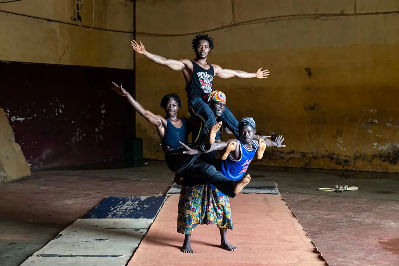 Jóvenes de circo en Guinea.