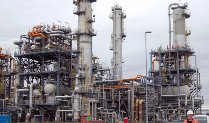 Unos 200 ecologistas, incluida Greta Thunberg, bloquean la principal  refinería de Noruega