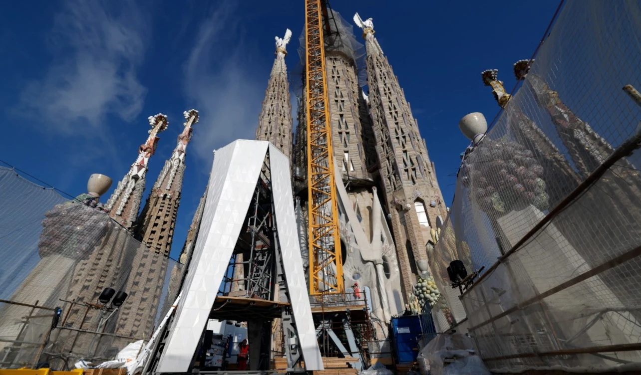 sagrada familia, Barcelona, basílica, construcción, torre, Antonio Gaudí