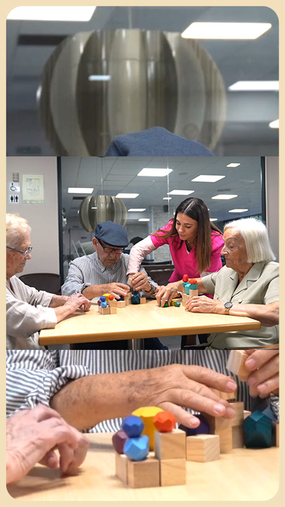 Adultos mayores con enfermera.