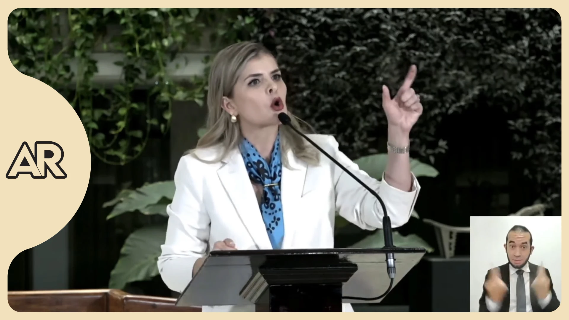 ¿Qué dice la presidenta Fernández sobre prohibición de celulares en reuniones en Casa Presidencial?
