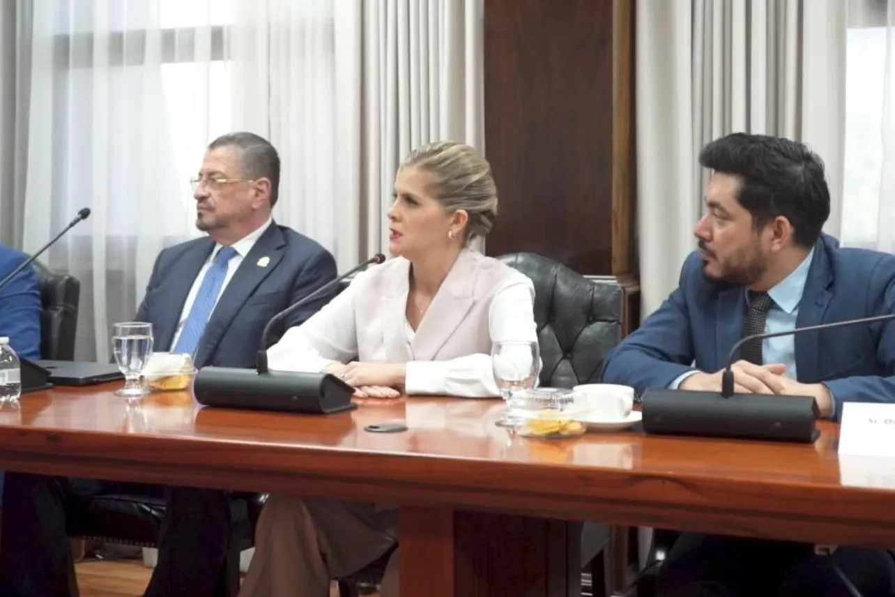Rodrigo Chaves, Laura Fernández, FEES, presupuesto, negociación, noticias, Costa Rica