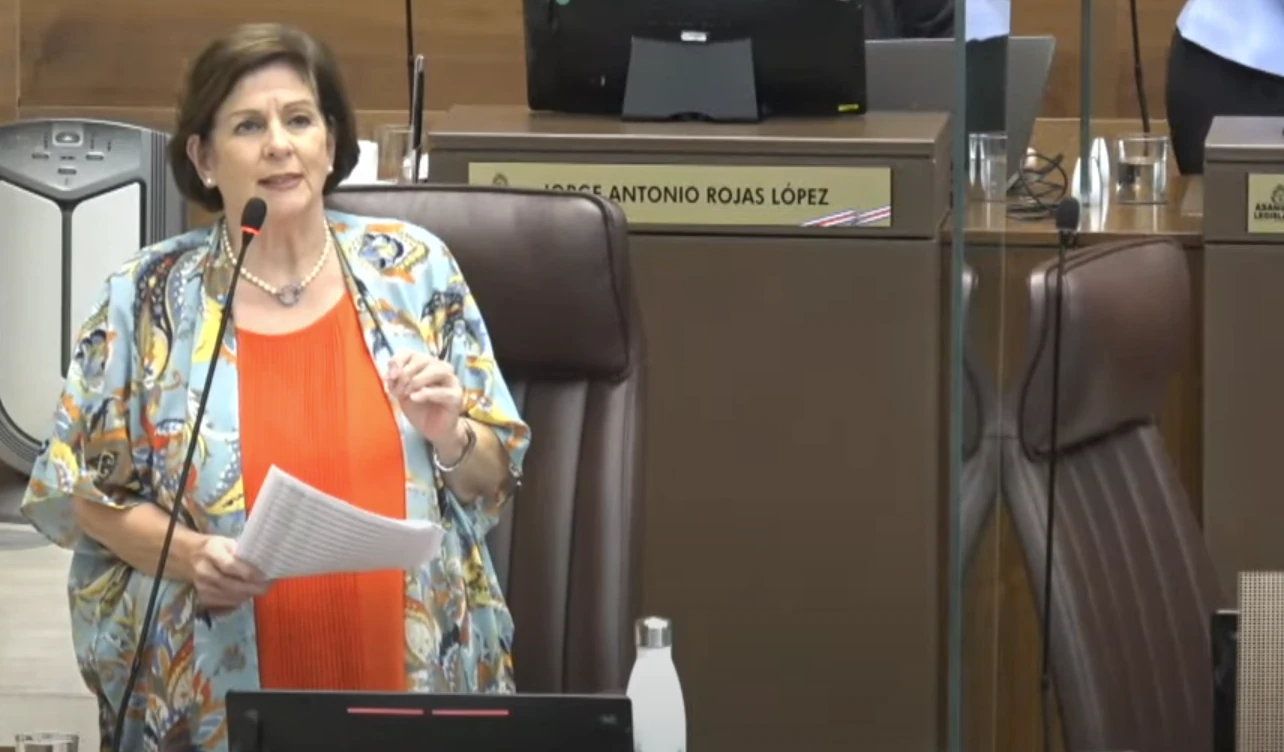 Pilar Cisneros, Pueblo Soberano