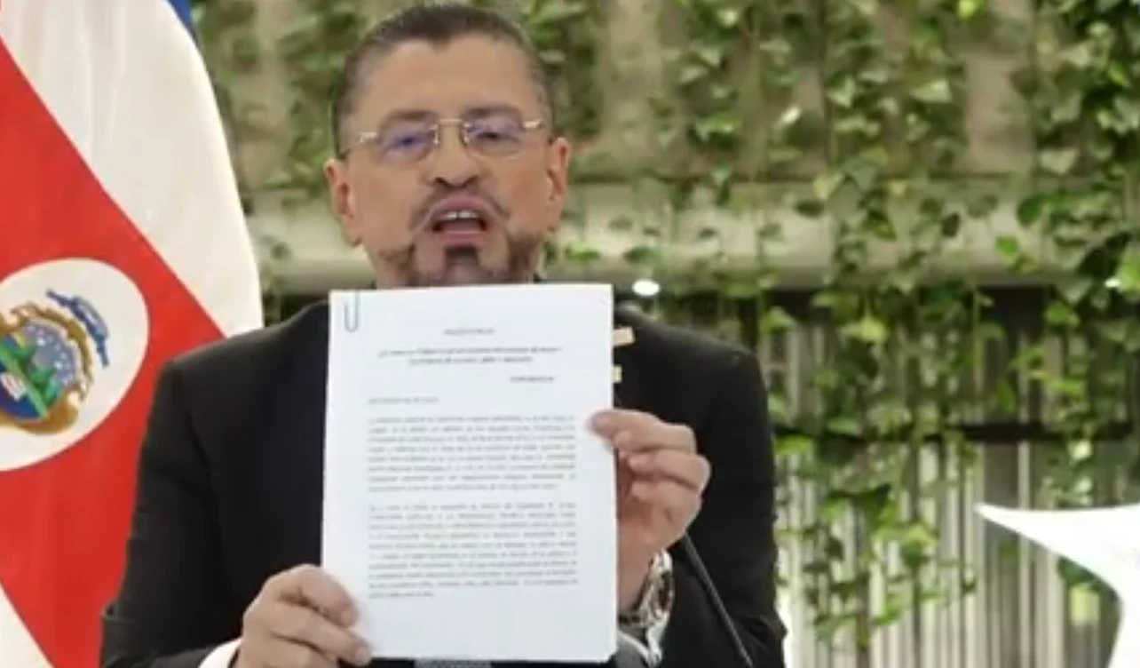 Rodrigo Chaves, frecuencias, suspensión, radio, tv, concurso, Sutel