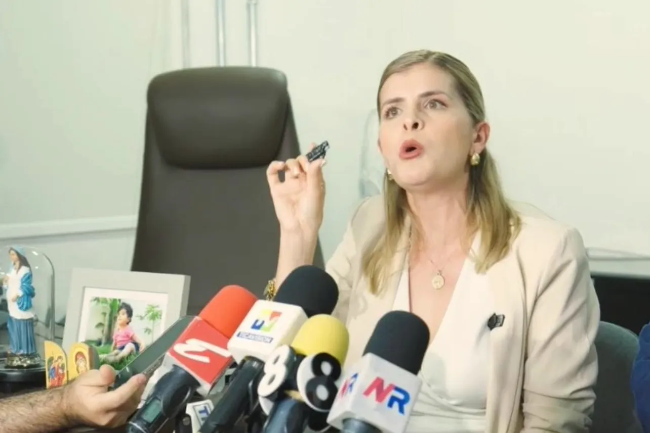 denuncia, micrófono espionaje, Laura Fernández, noticias, Costa Rica