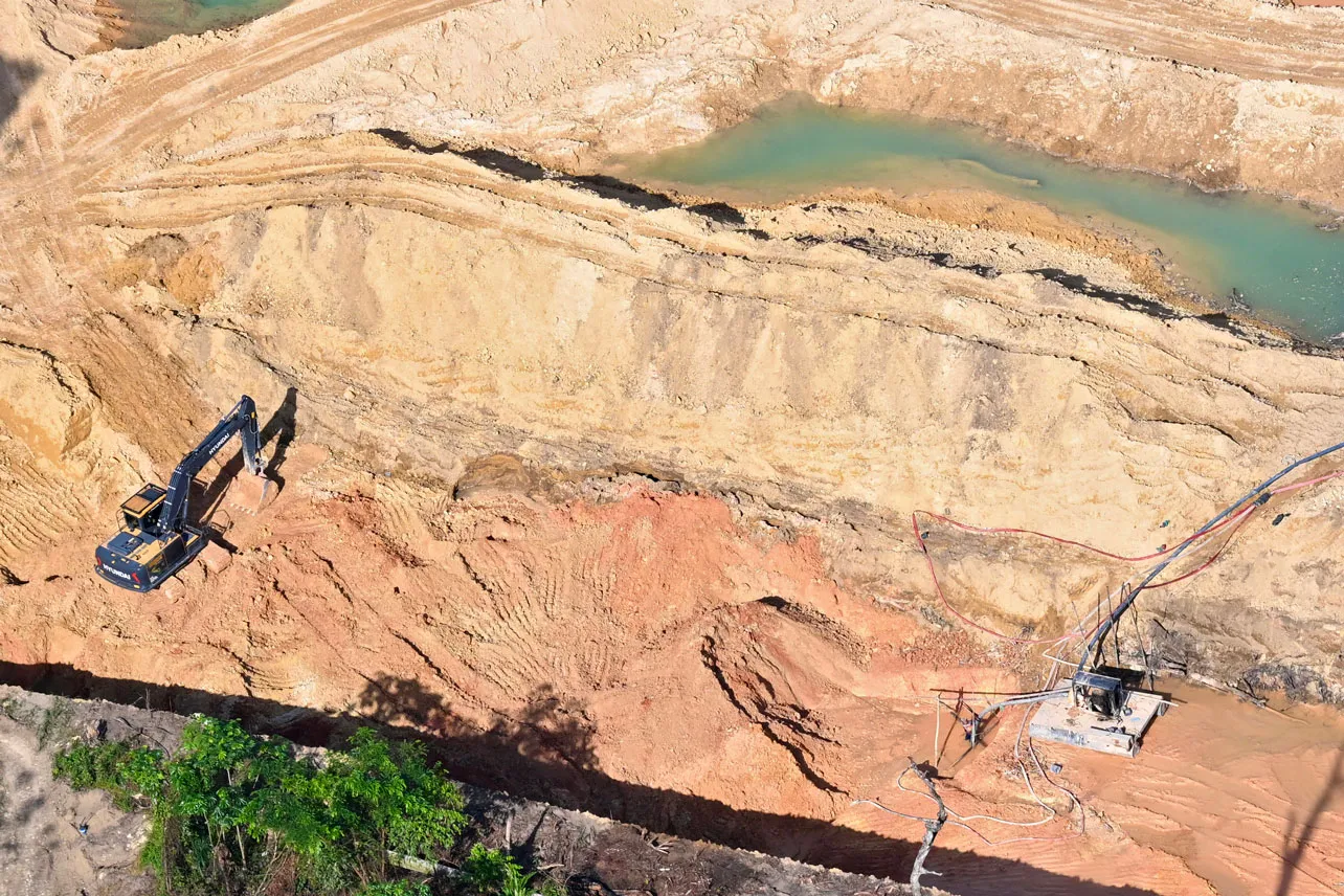 Vista aérea de sector donde se está realizando minería en cercanías de la Amazonía brasileña.