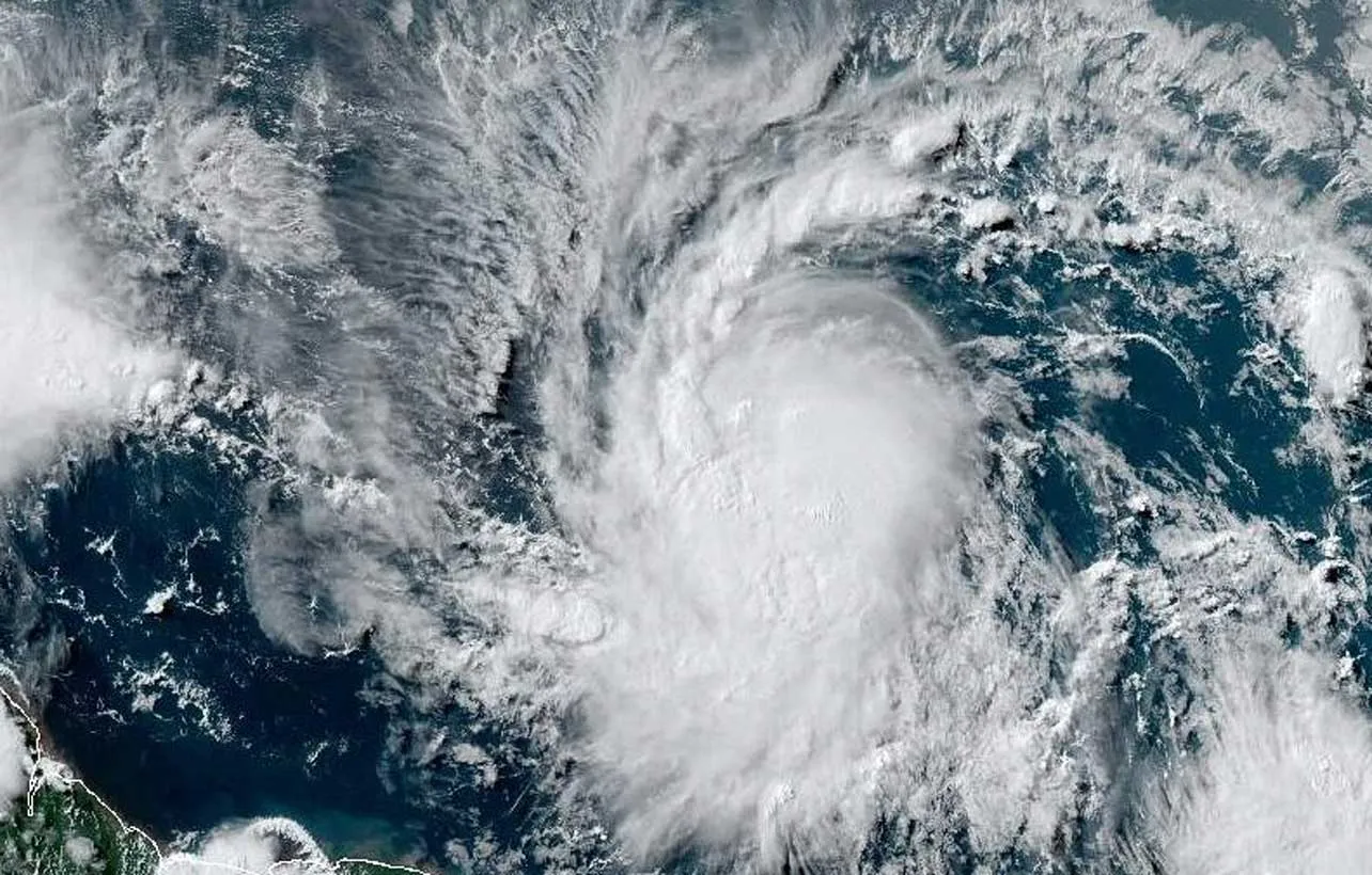 Huracán Beryl, Caribe, categoría 3