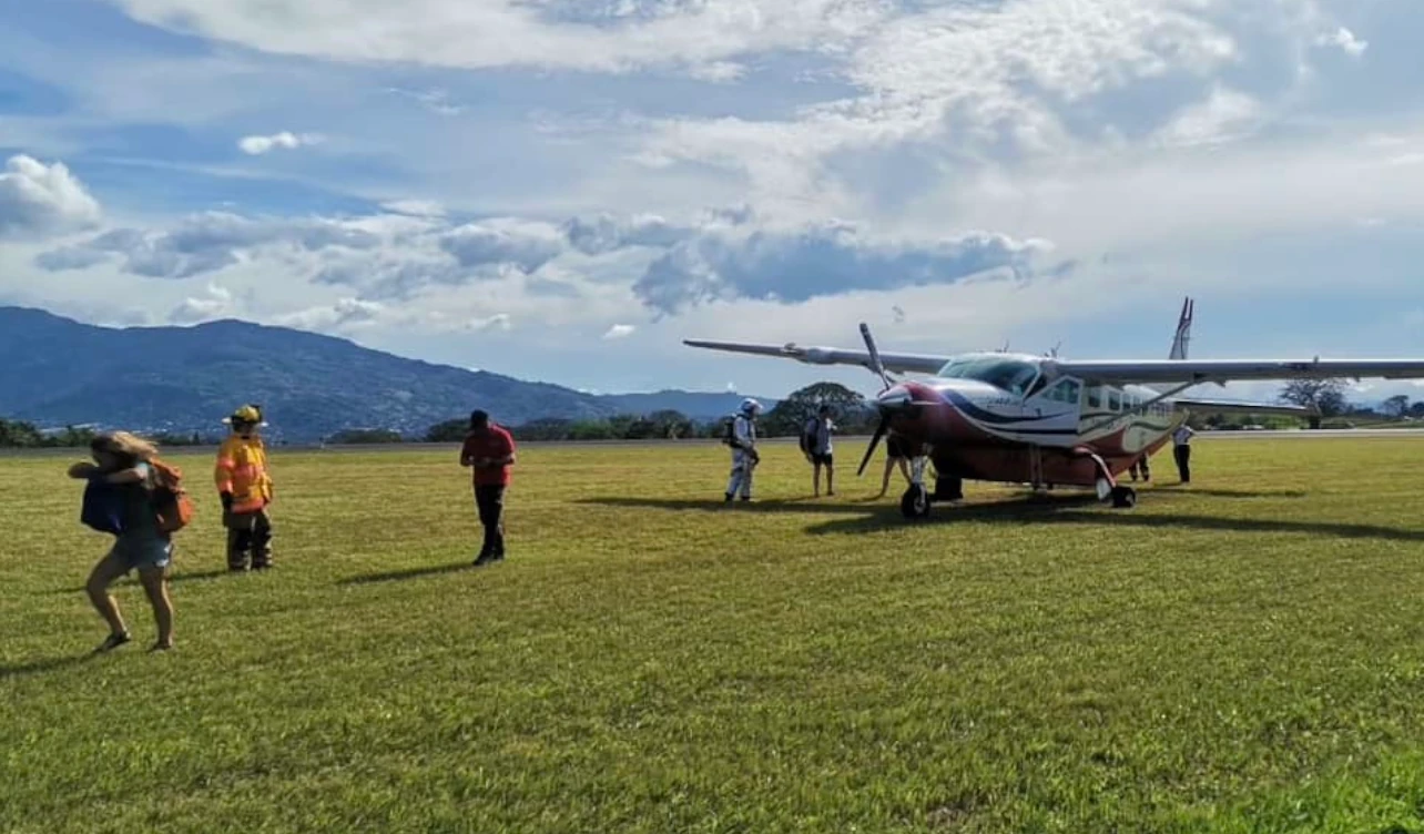 emergencia aérea, juan santamaría, despiste, aeris, bomberos