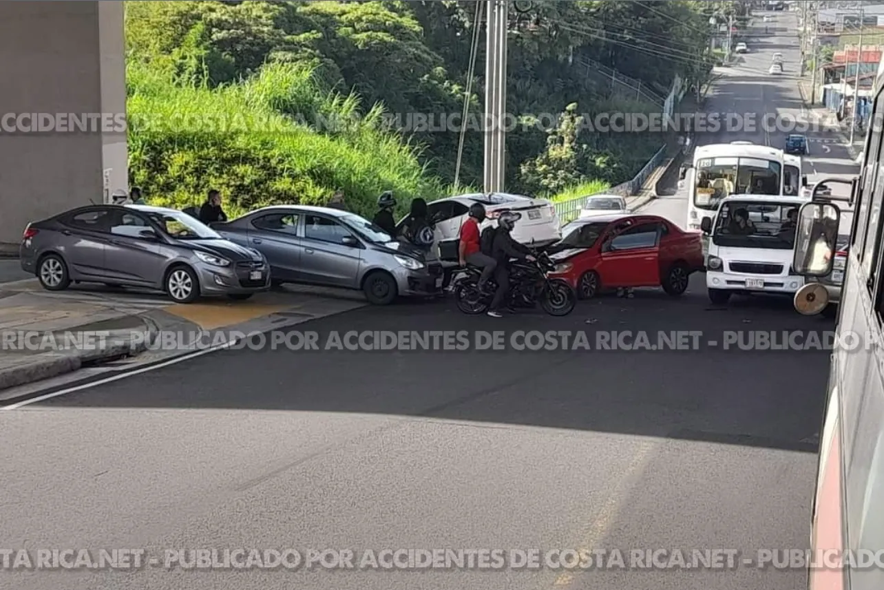  choque cruce de Tibás