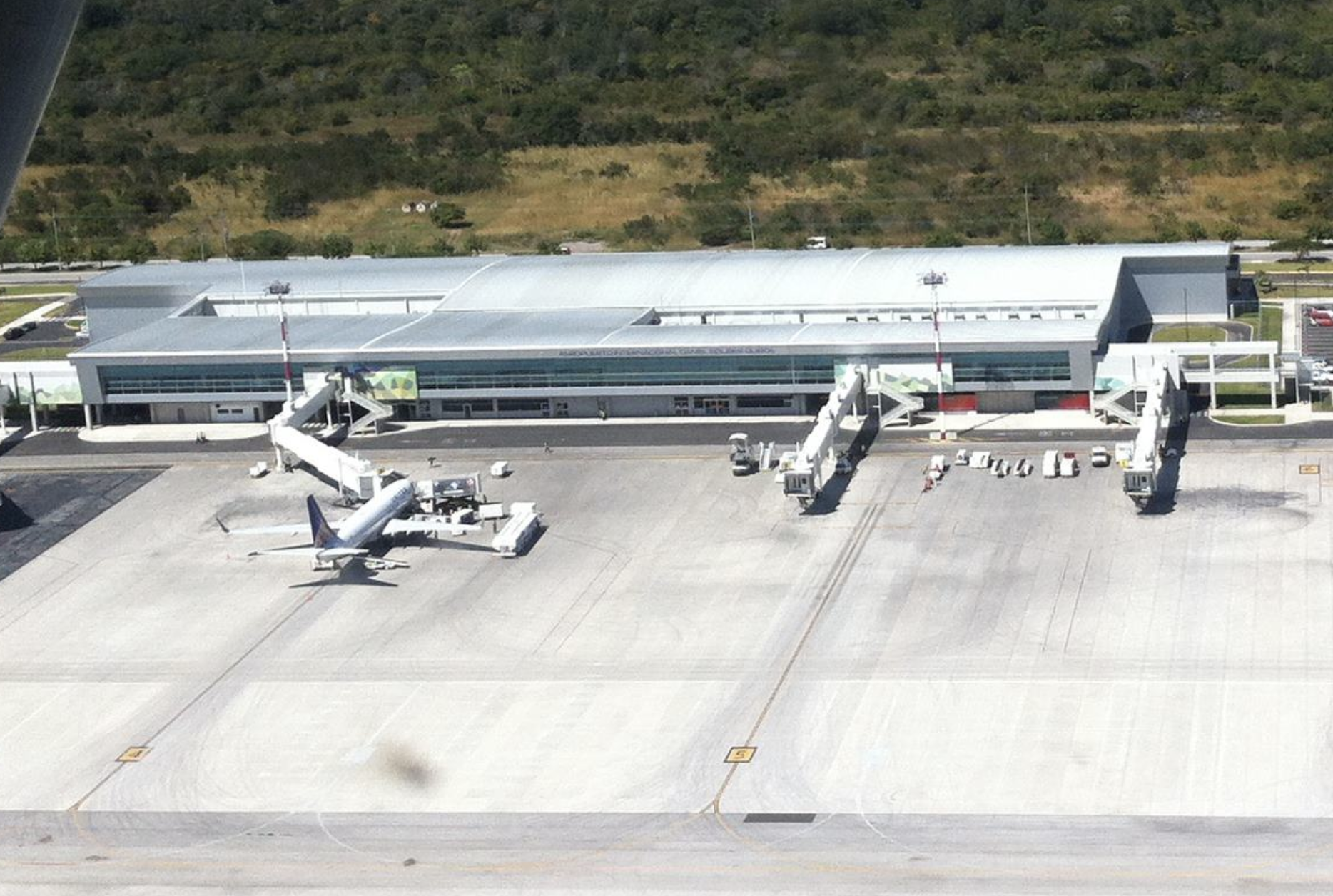 aeropuerto daniel oduber 2.png