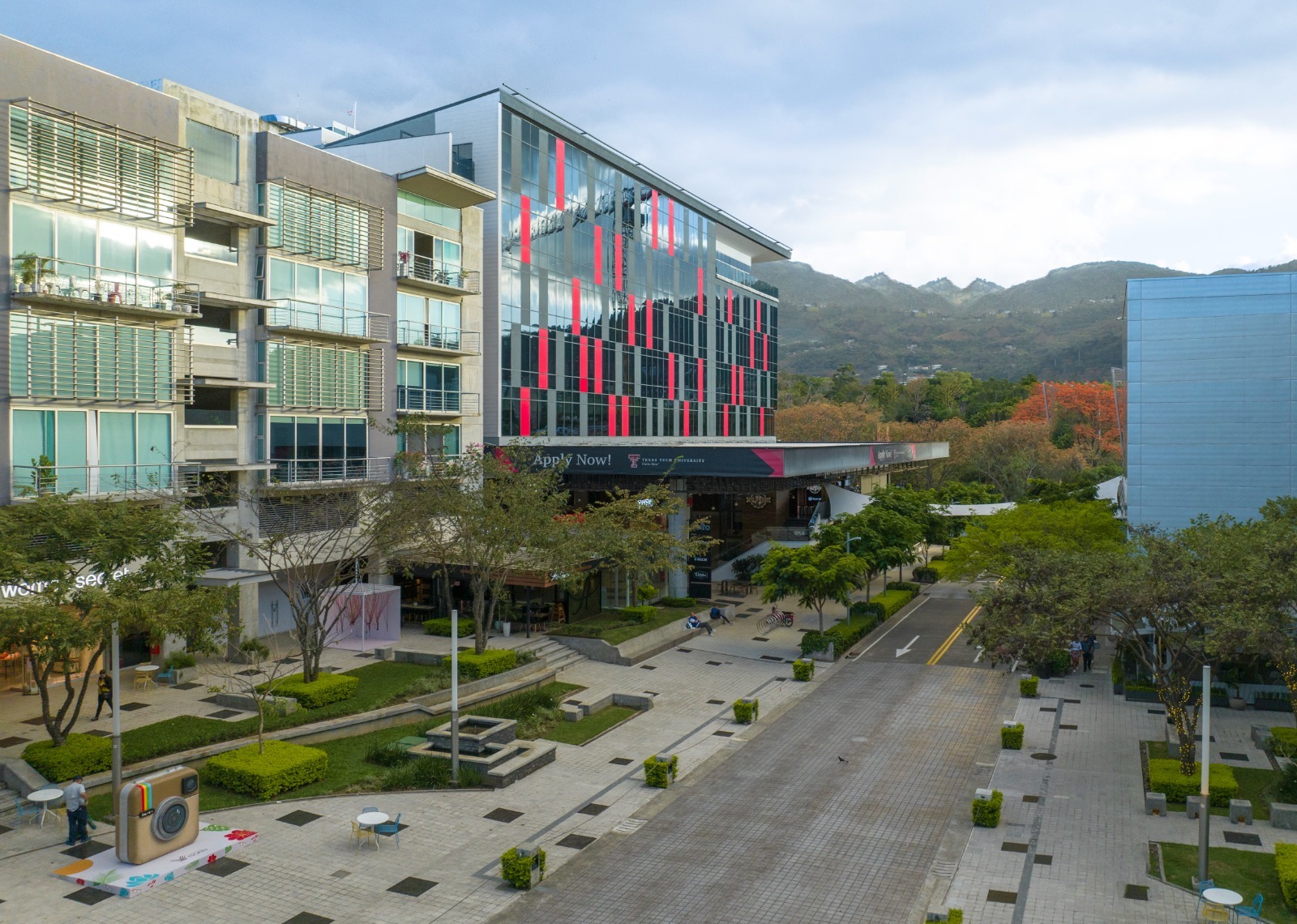 Mango, Forever 21, Costa Rica, Avenida Escazú, empleo