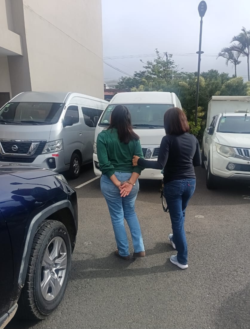 Mujer detenida por el OIJ en Cartago
