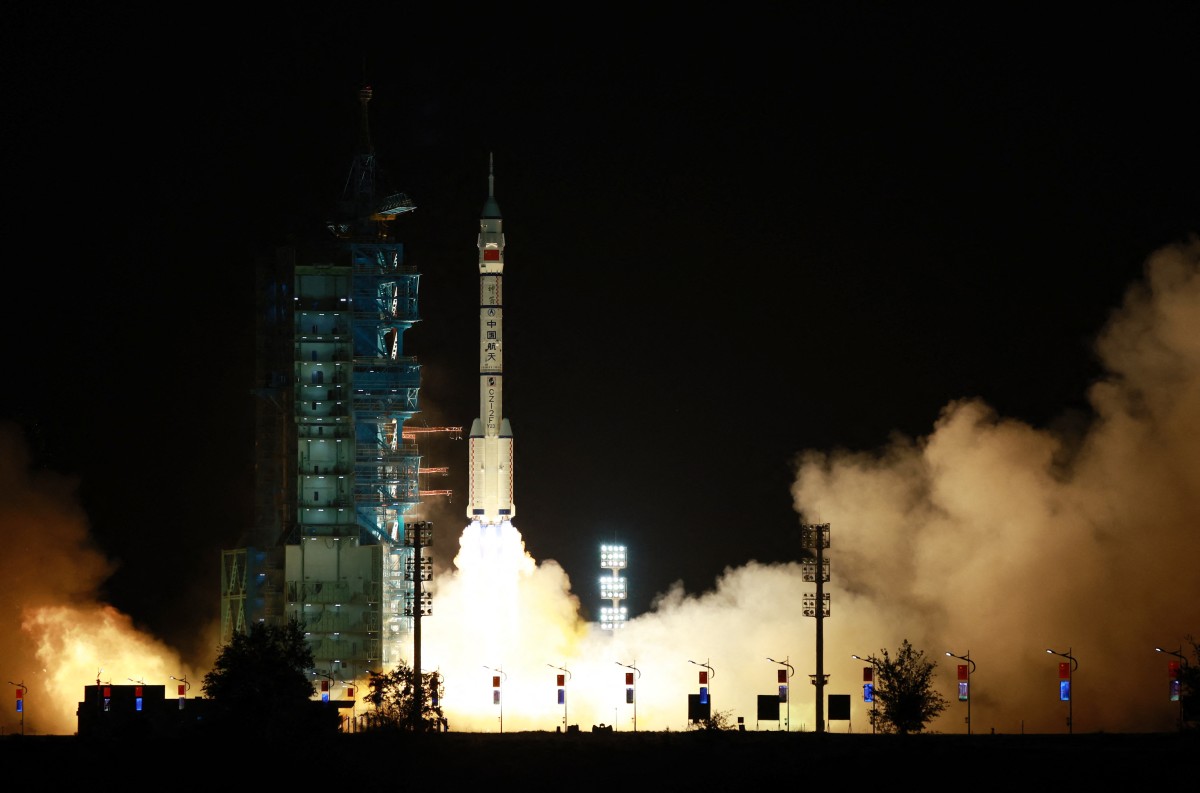 China, envía, misión, espacio
