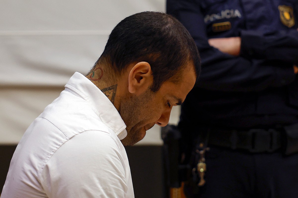 Dani Alves, Barcelona, Violación