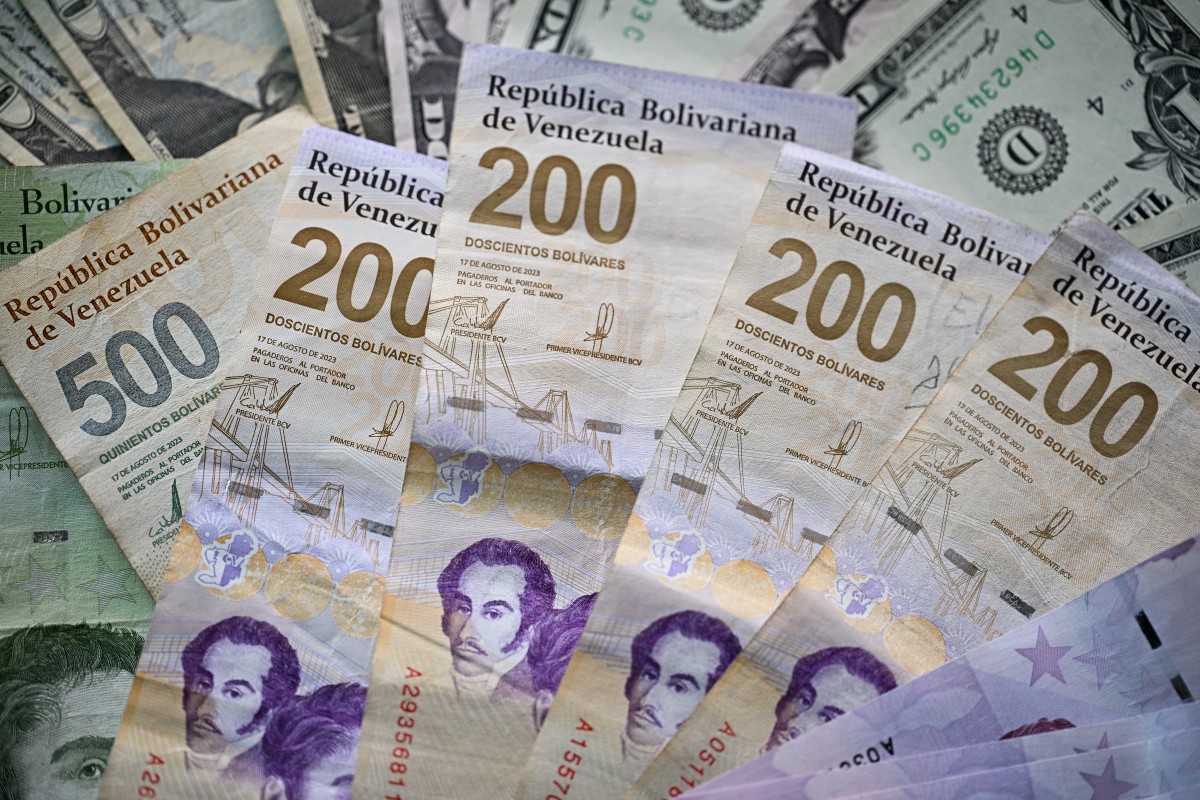 Dólares y bolívares