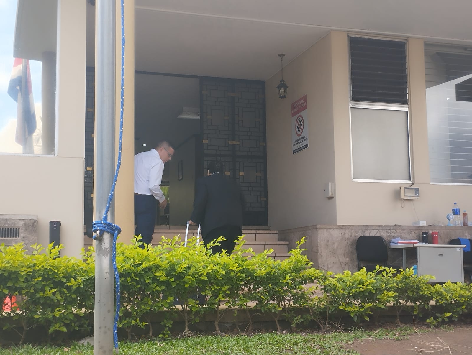 Fabricio Alvarado se presentó la Fiscalía General para ser indagado.