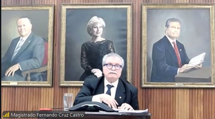 Fernando Cruz en acto virtual donde fue galardonado. Imagen cortesía de la Sala Constitucional