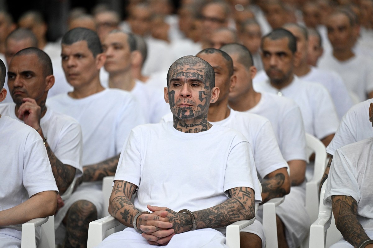 Pandilleros en juicio masivo en El Salvador