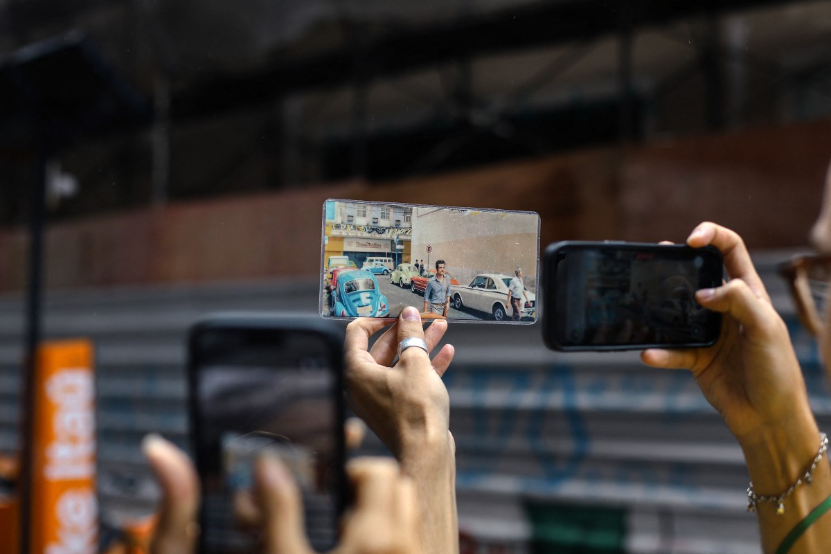 Turistas en locación donde se grabó Agente Secreto