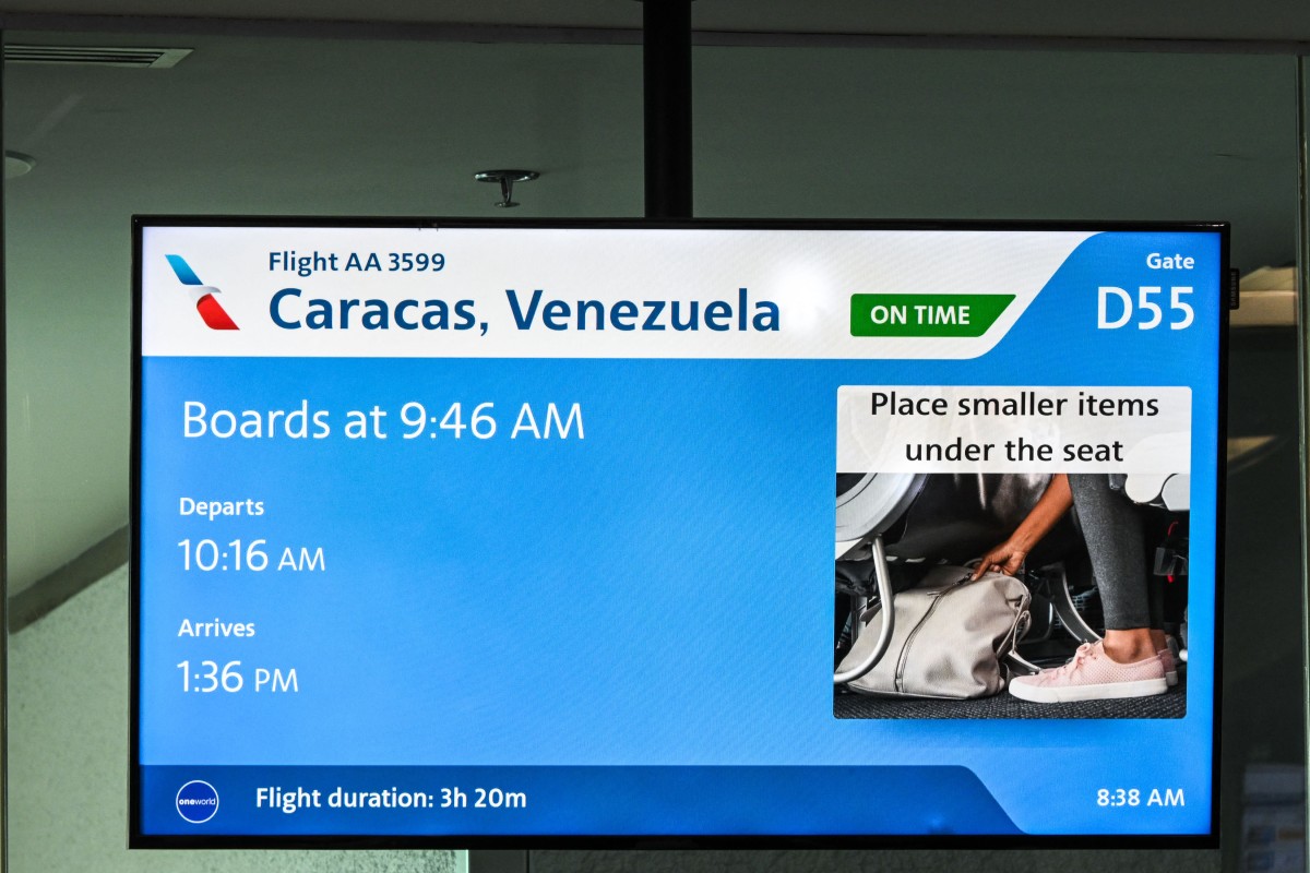 Pantalla de información sobre vuelo de American Airlines a Caracas